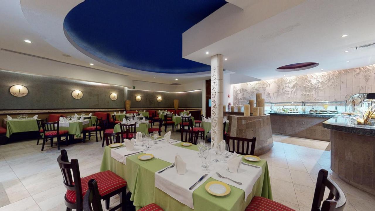 Hotel Grand Park Royal Cozumel Zewnętrze zdjęcie Restaurant at the hotel