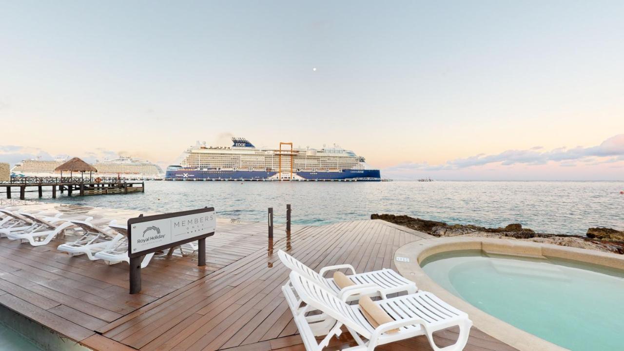 Hotel Grand Park Royal Cozumel Zewnętrze zdjęcie Cruise ship at the port of Cozumel