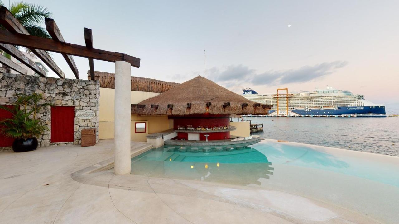Hotel Grand Park Royal Cozumel Zewnętrze zdjęcie The swim-up bar at the Grand Palladium Resort & Spa, Cancun