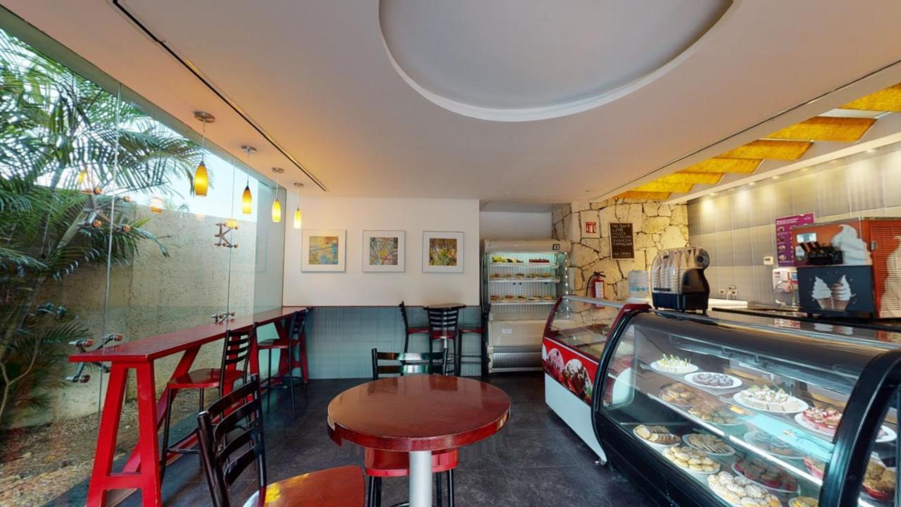 Hotel Grand Park Royal Cozumel Zewnętrze zdjęcie A pastry shop in Mexico City